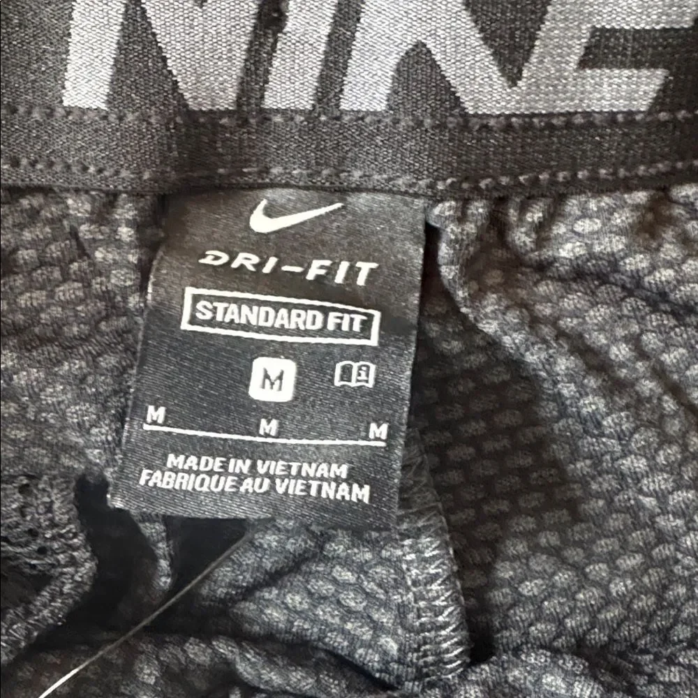Nike Dry Men’s Gray Training Shorts Standard Fit Size M NWT